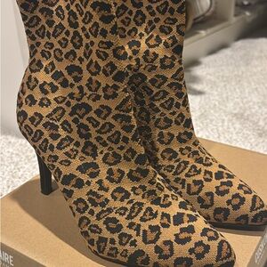 Cushionaire Strech Bootie